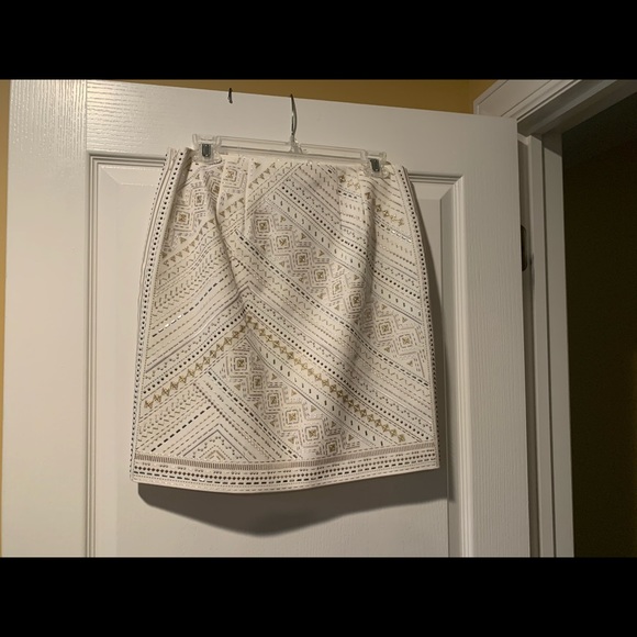 WHITE HOUSE BLACK MARKET EMBELLISHED MINI SKIRT SIZE 4 NWT! - Picture 5 of 6